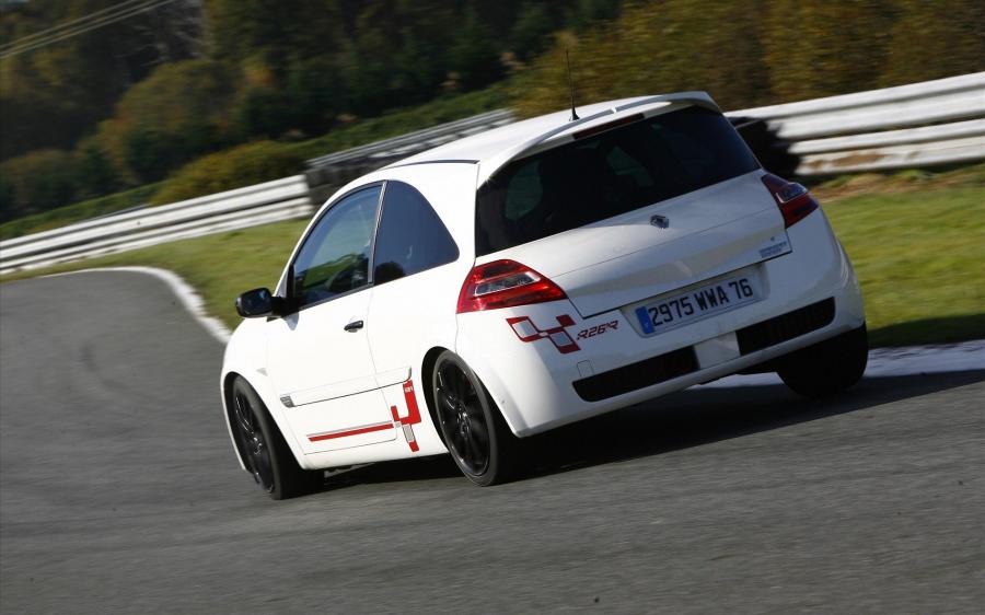  Renault Megane RS R26.R 2008 года  (фото 11 из 86)